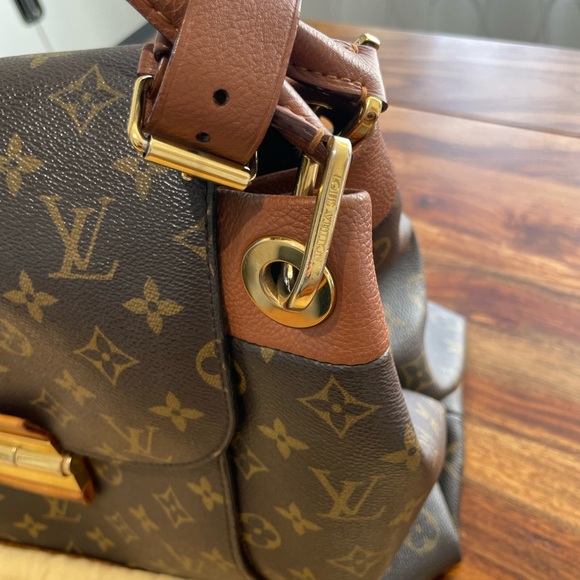 Louis Vuitton Olympe Handbag - Picture 5 of 10